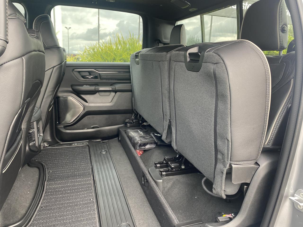 DODGE RAM 1500 CREW LIMITED NIGHT EDITION