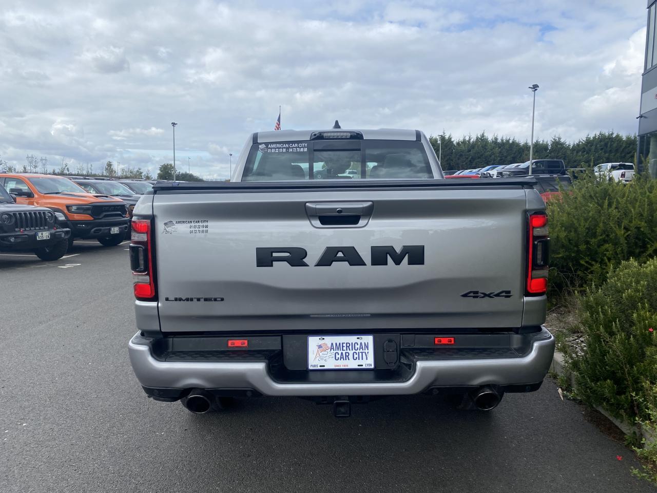 DODGE RAM 1500 CREW LIMITED NIGHT EDITION