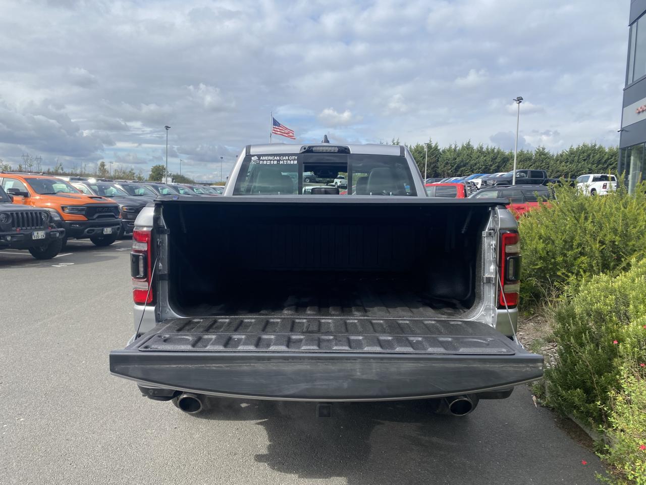 DODGE RAM 1500 CREW LIMITED NIGHT EDITION
