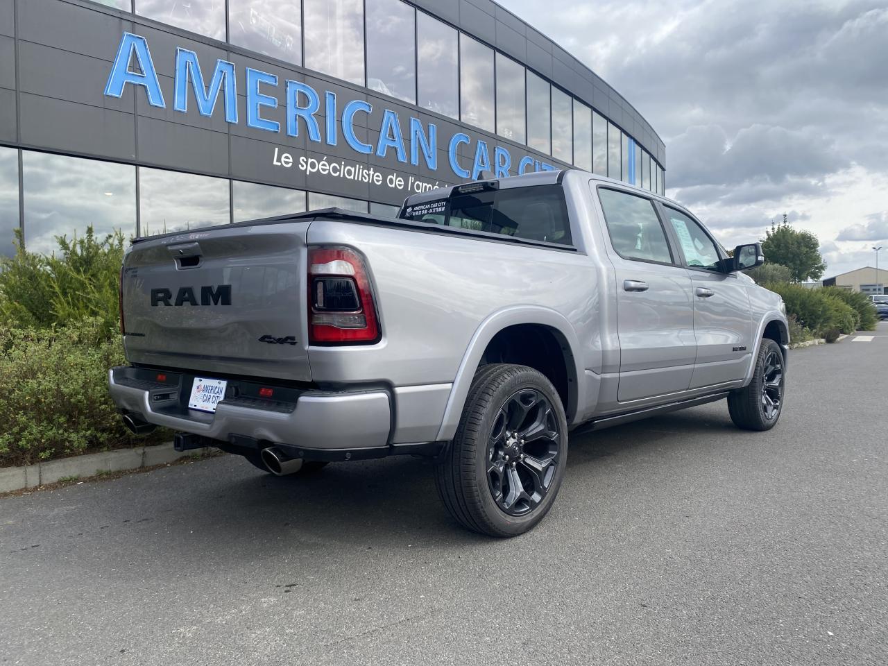 DODGE RAM 1500 CREW LIMITED NIGHT EDITION