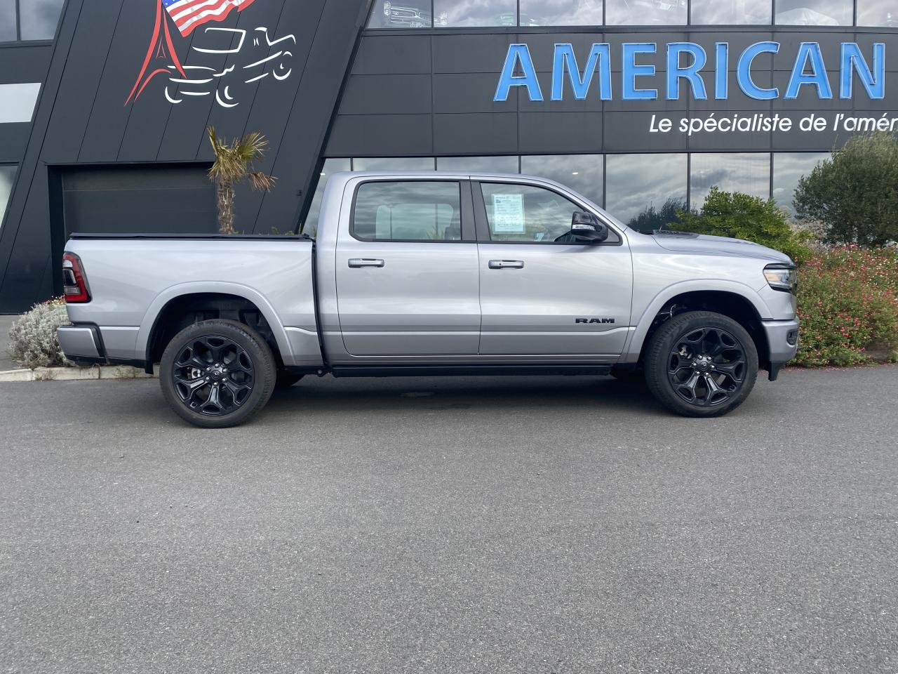 DODGE RAM 1500 CREW LIMITED NIGHT EDITION