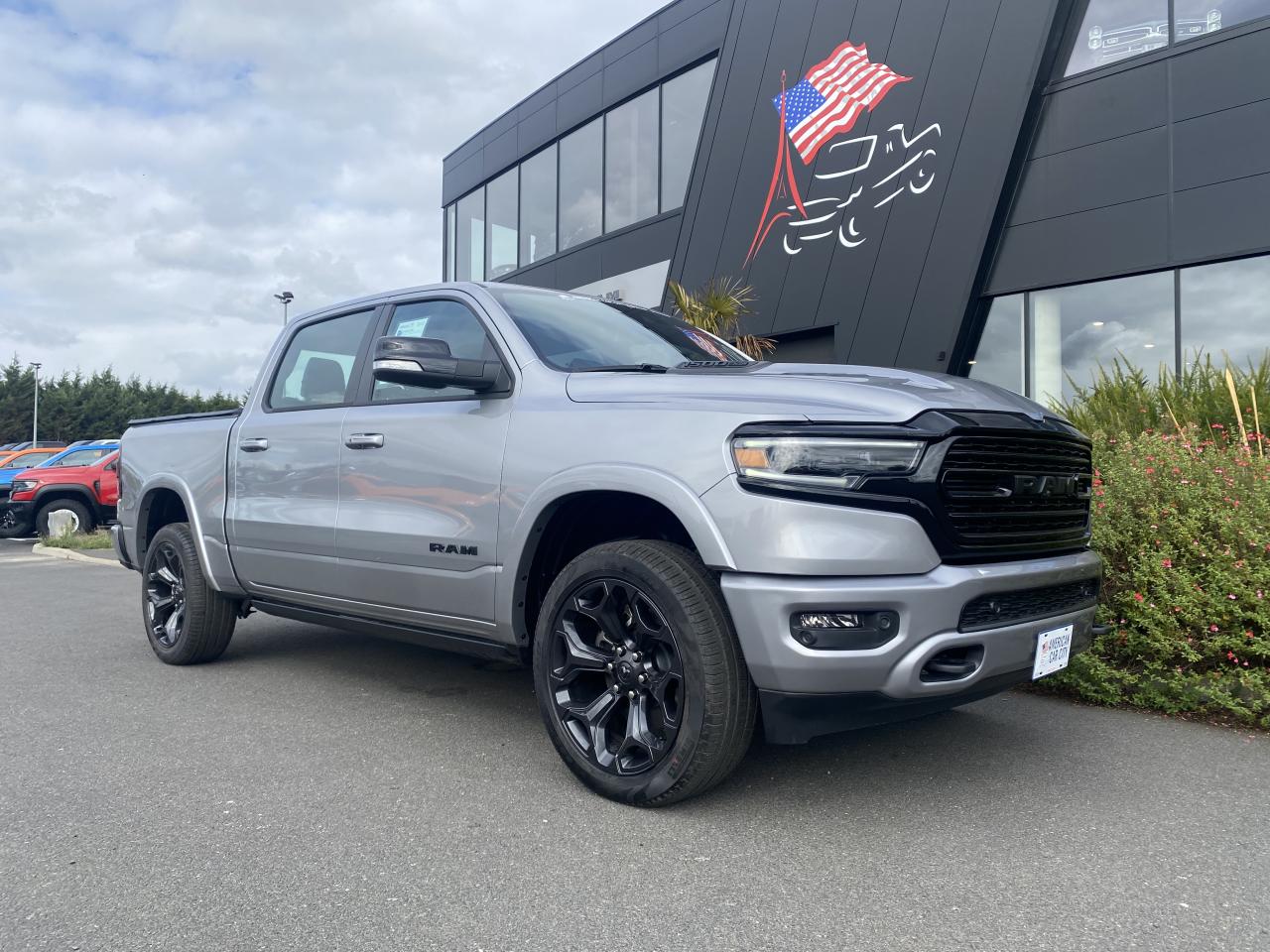 DODGE RAM 1500 CREW LIMITED NIGHT EDITION