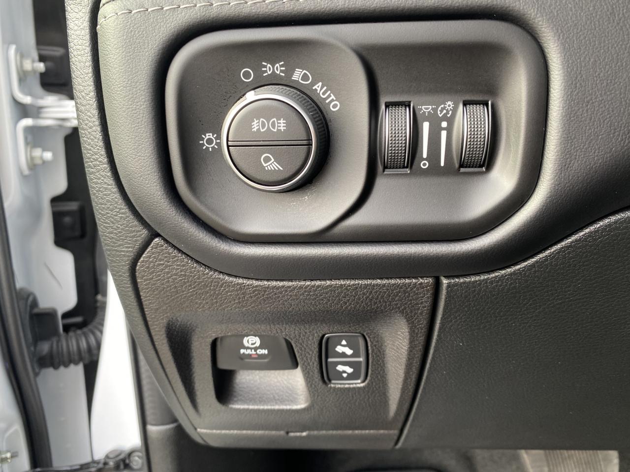 DODGE RAM 1500 Crew Limited Night Edition