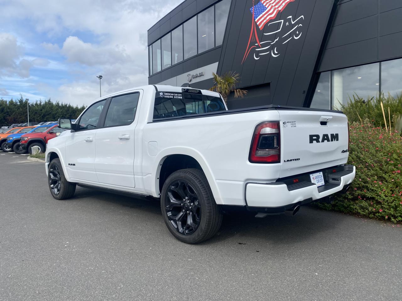 DODGE RAM 1500 Crew Limited Night Edition