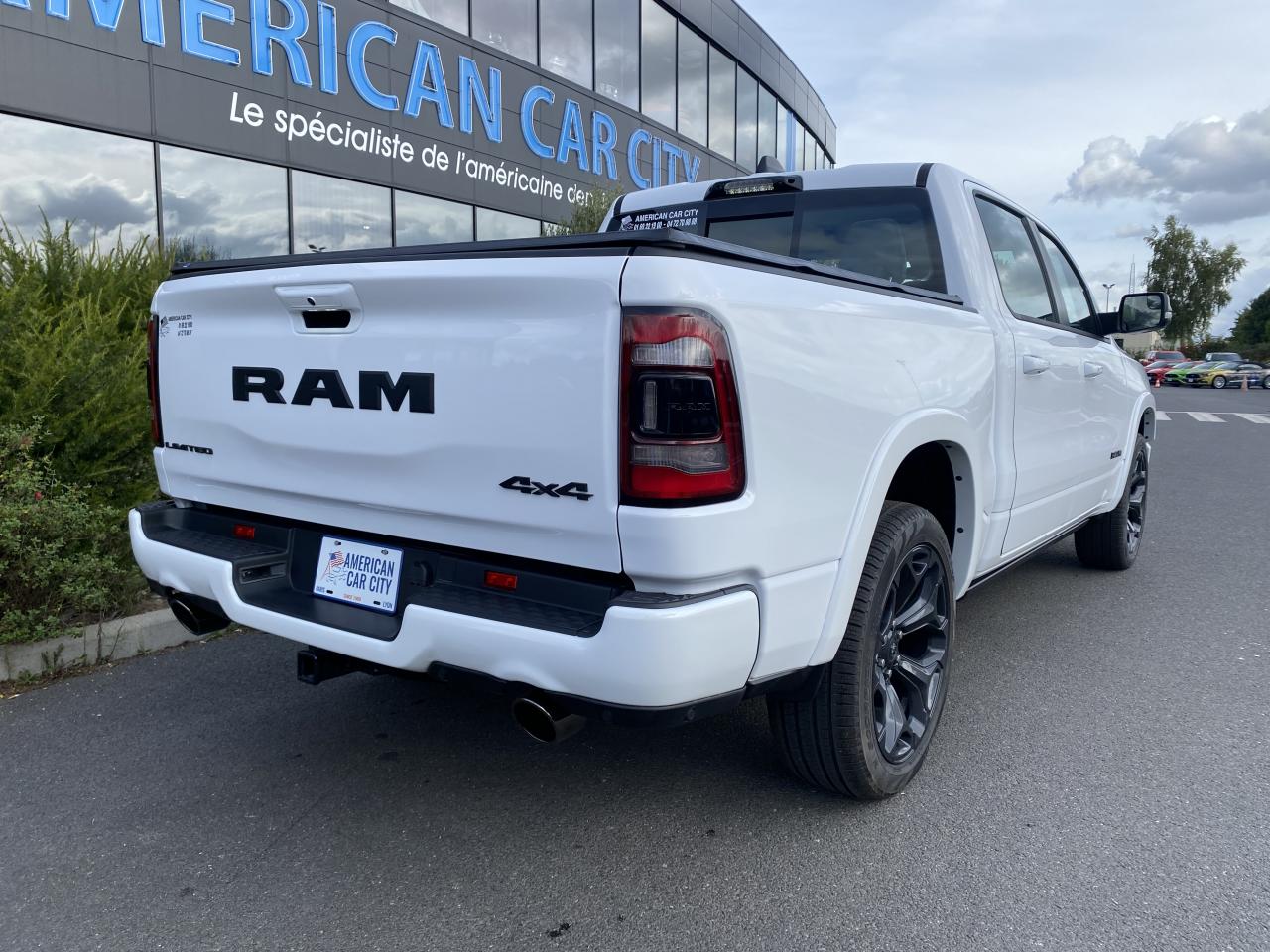 DODGE RAM 1500 Crew Limited Night Edition