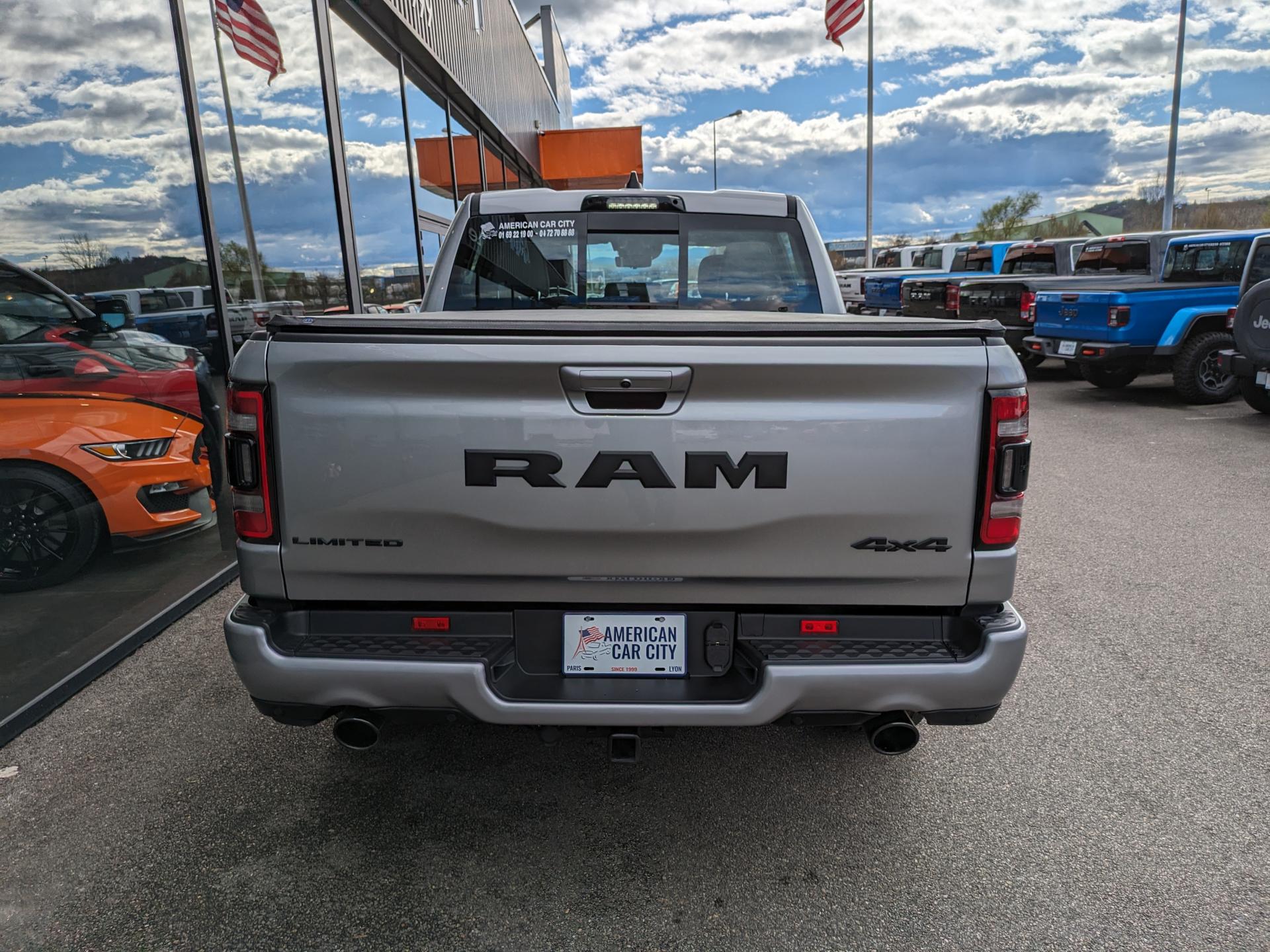 DODGE RAM 1500 CREW LIMITED NIGHT EDITION