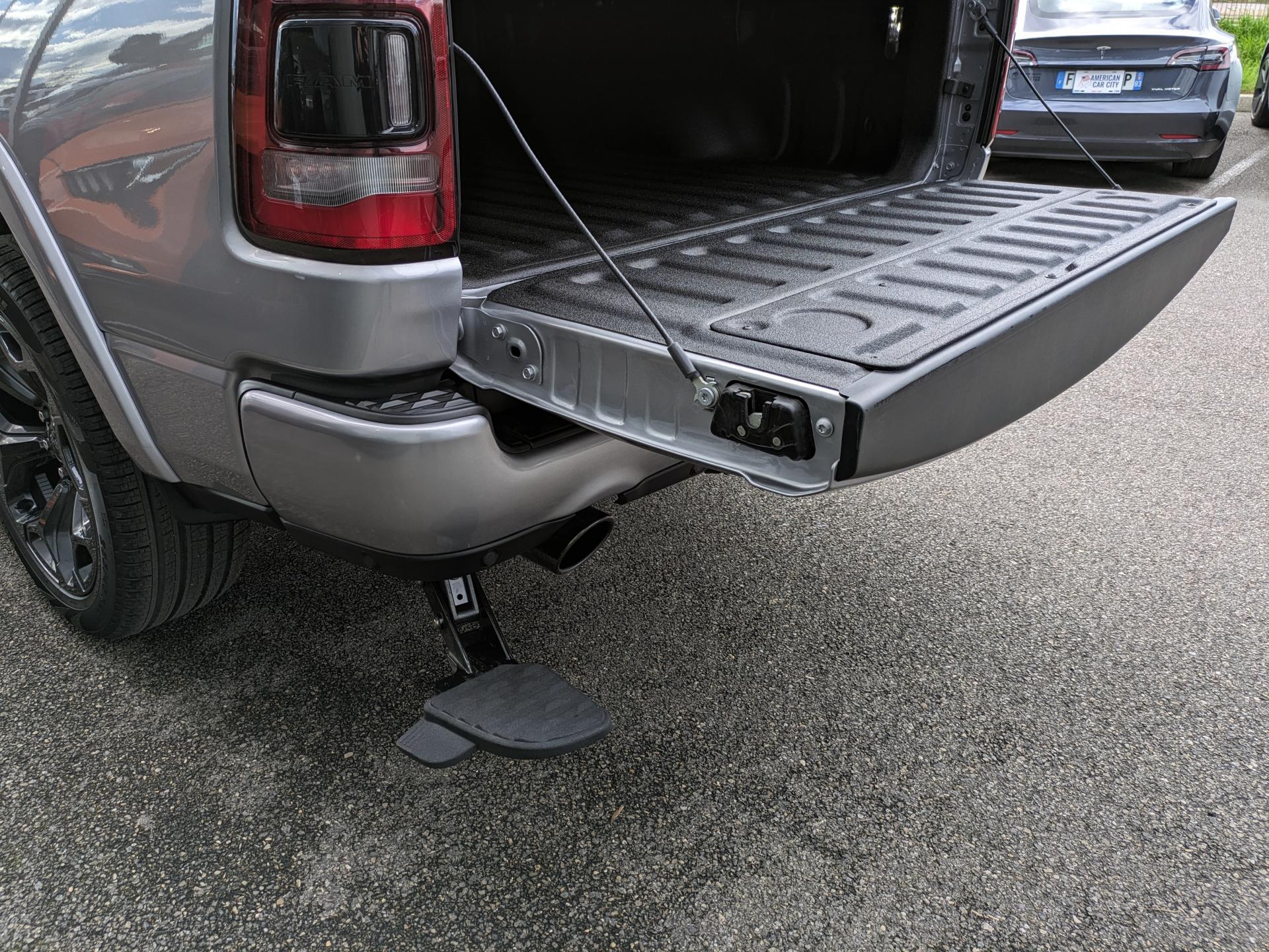 DODGE RAM 1500 CREW LIMITED NIGHT EDITION