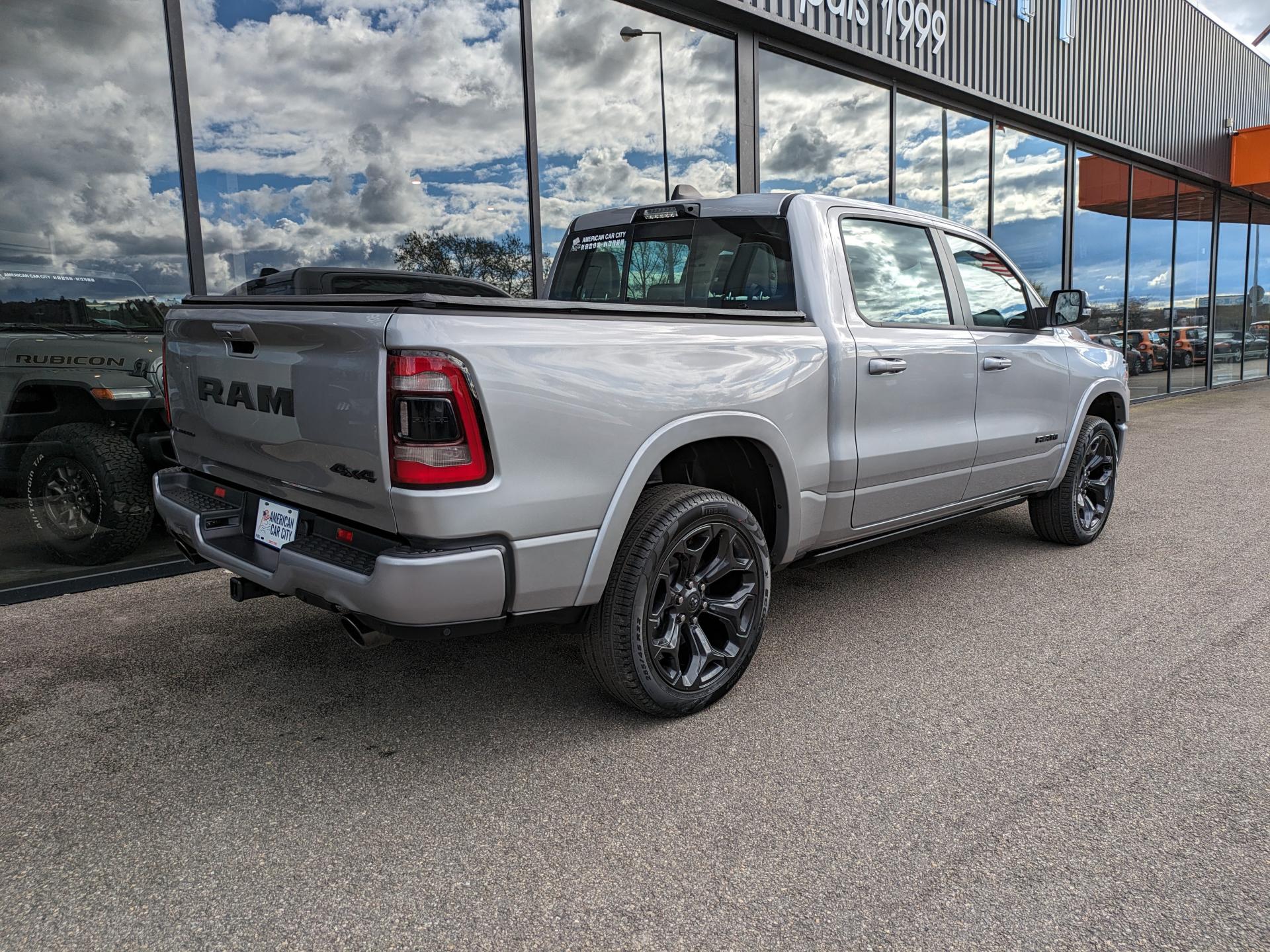 DODGE RAM 1500 CREW LIMITED NIGHT EDITION