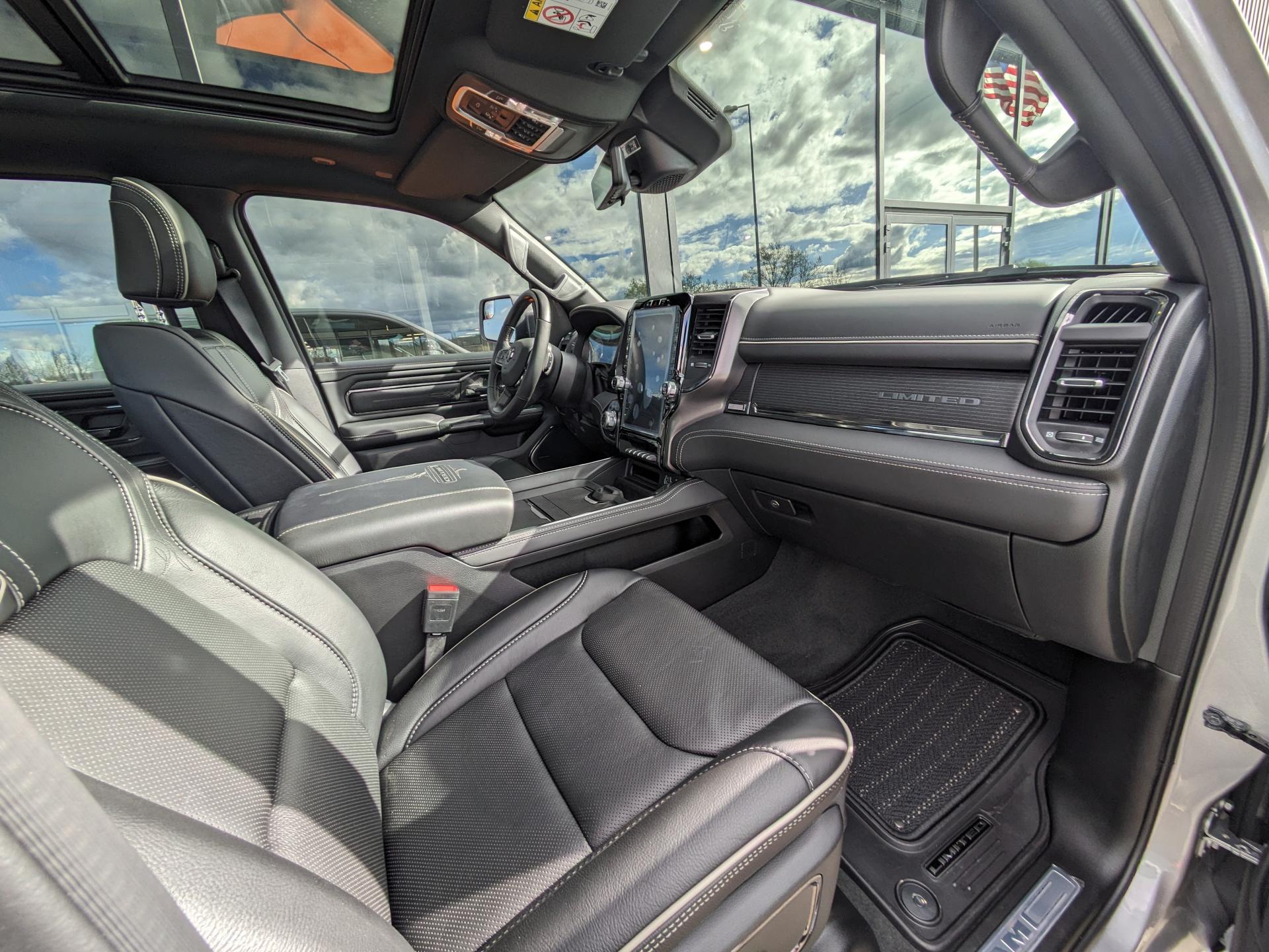 DODGE RAM 1500 CREW LIMITED NIGHT EDITION