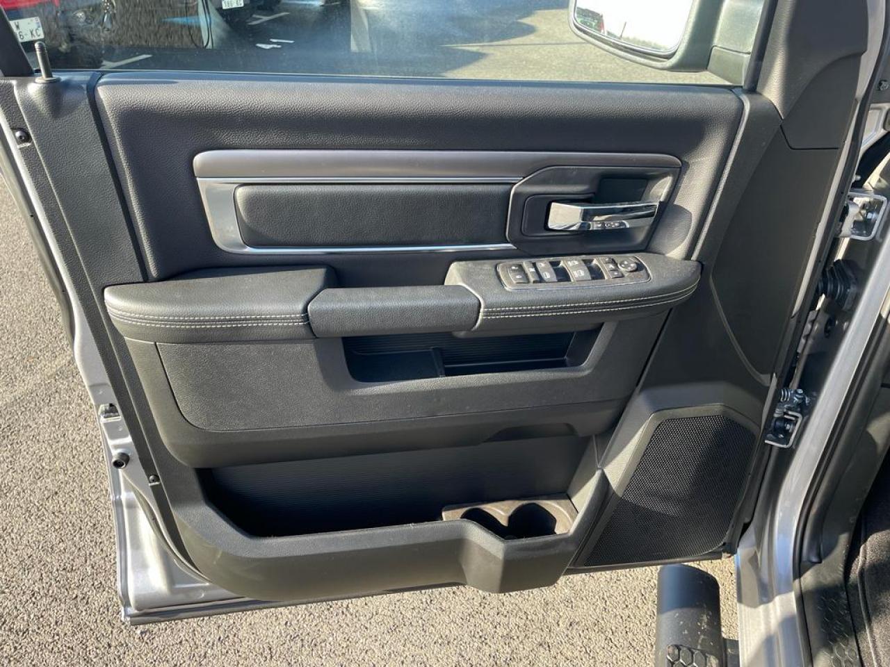 DODGE RAM 1500 Crew Cab SLT WARLOCK