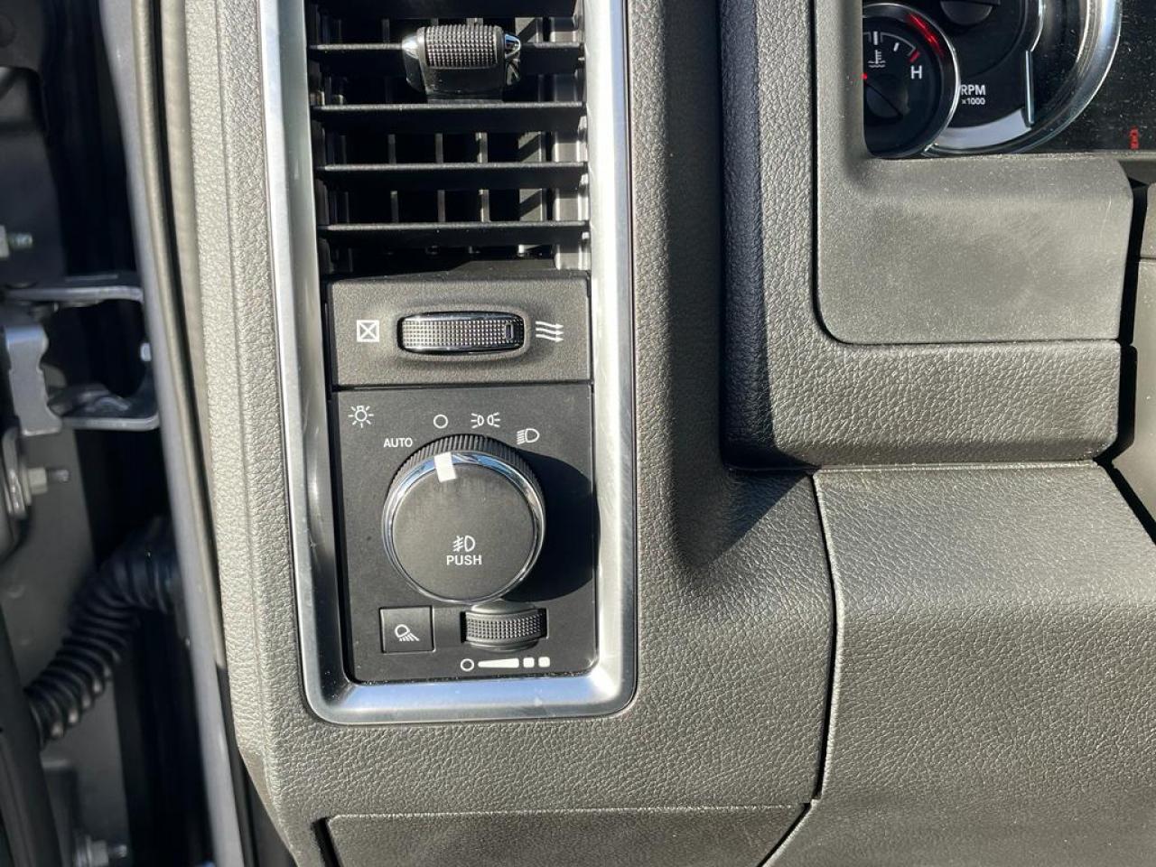 DODGE RAM 1500 Crew Cab SLT WARLOCK