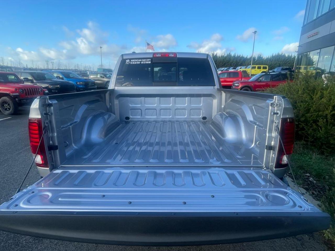 DODGE RAM 1500 Crew Cab SLT WARLOCK