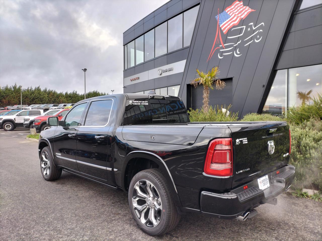 DODGE RAM 1500 CREW LIMITED 10th anniversary RAMBOX