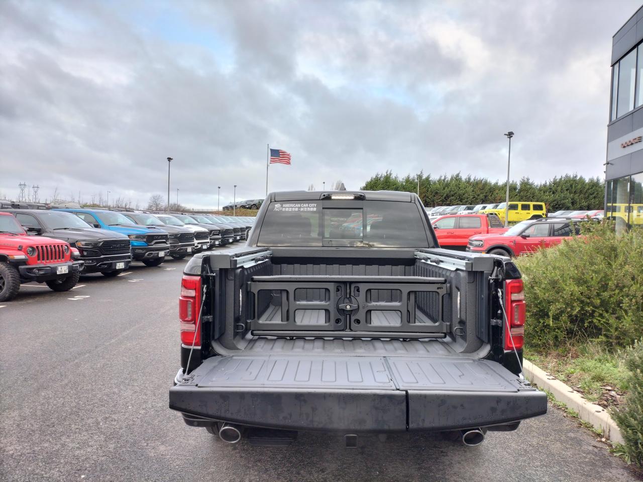 DODGE RAM 1500 CREW LIMITED 10th anniversary RAMBOX