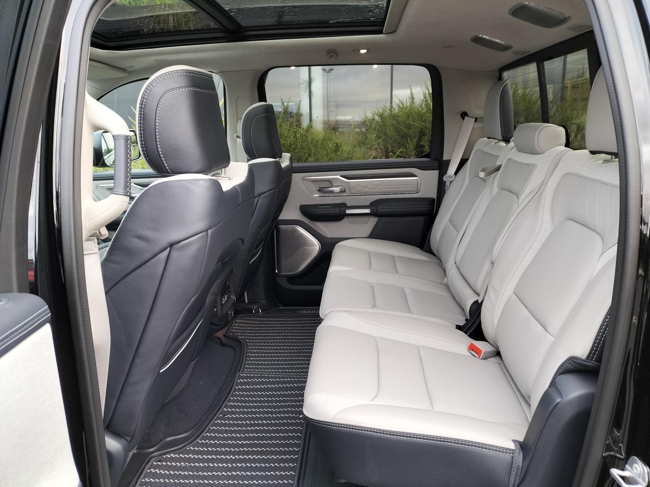 DODGE RAM 1500 CREW LIMITED 10th anniversary RAMBOX