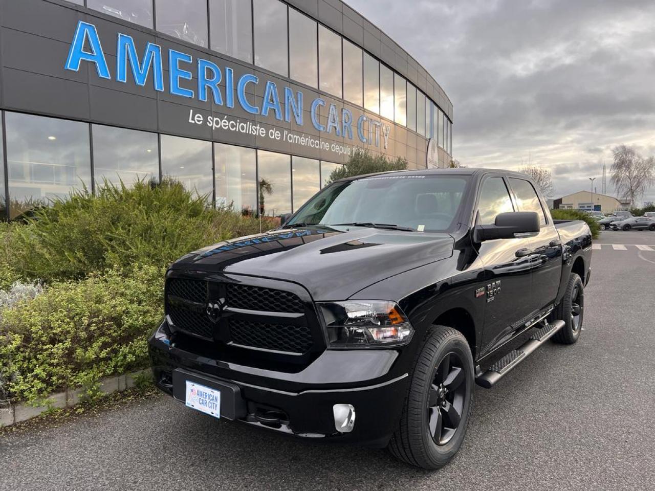 DODGE RAM CREW SLT CLASSIC BLACK PACKAGE