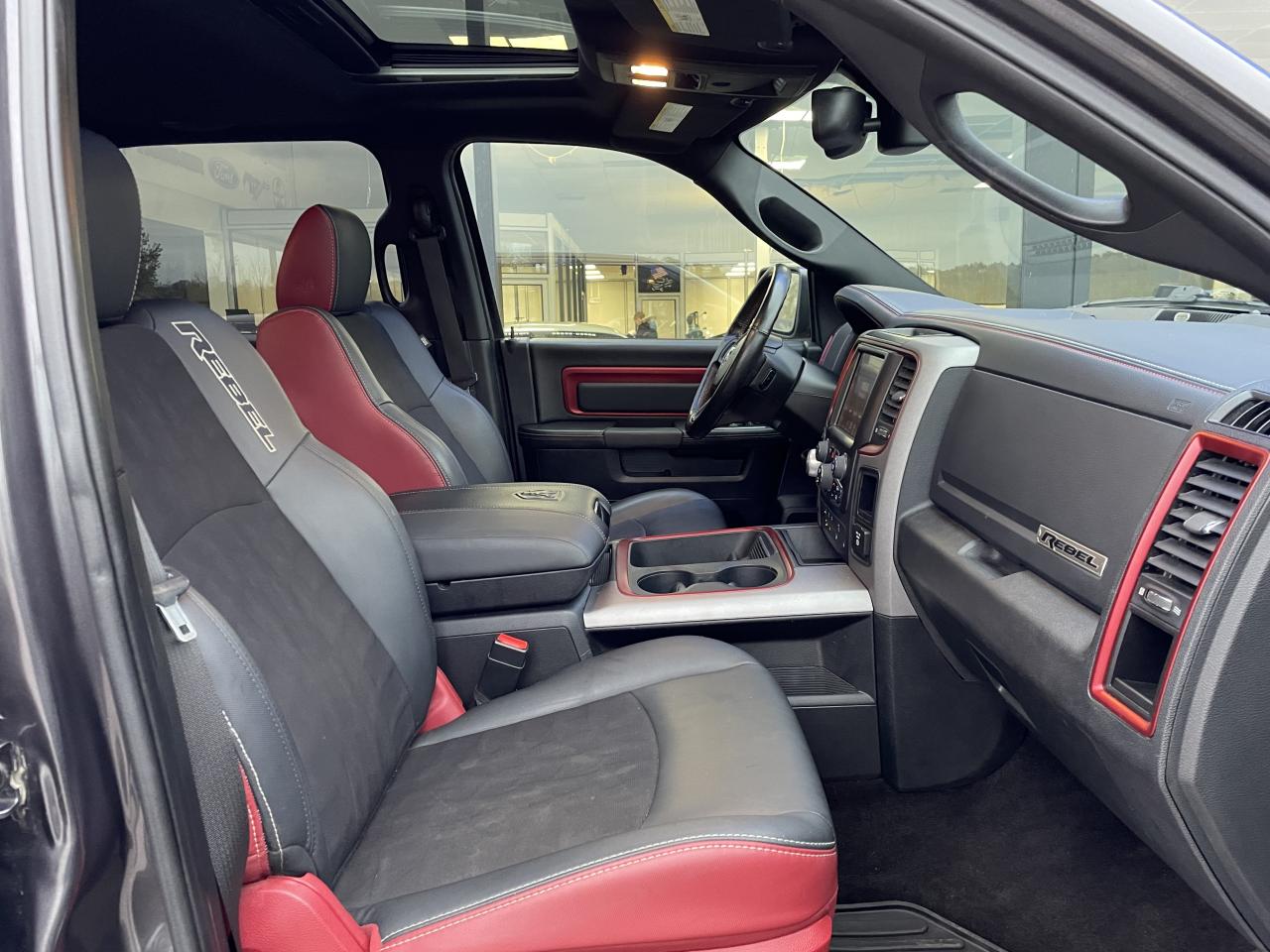 DODGE RAM 1500 CREWCAB REBEL AIRSUSPENSION
