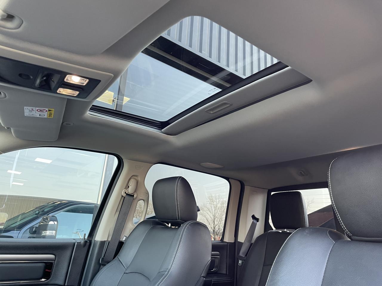 DODGE RAM 1500 CREWCAB SPORT BLACK PACKAGE 2017