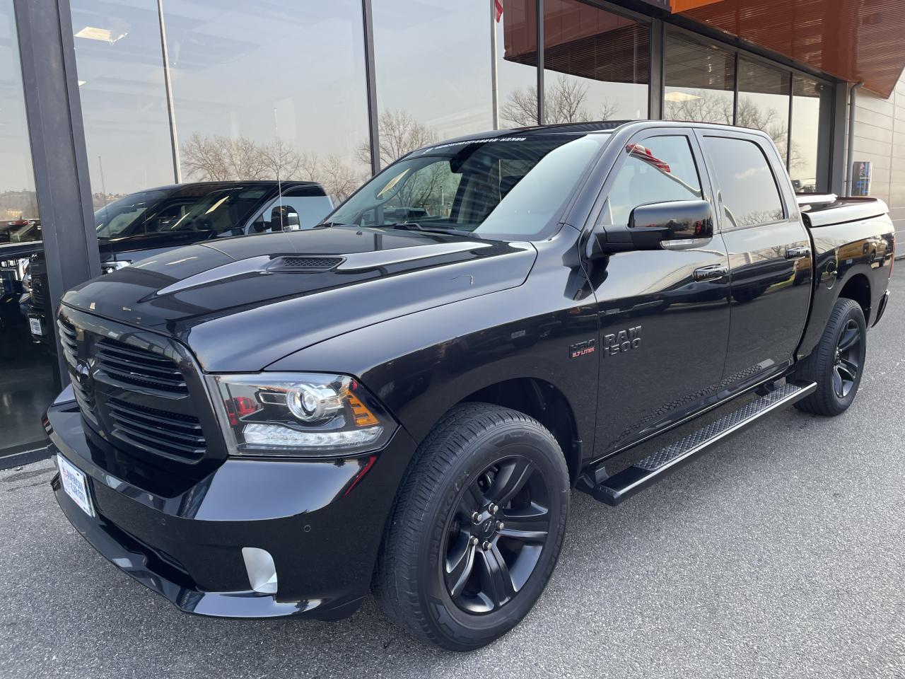 DODGE RAM 1500 CREWCAB SPORT BLACK PACKAGE 2017