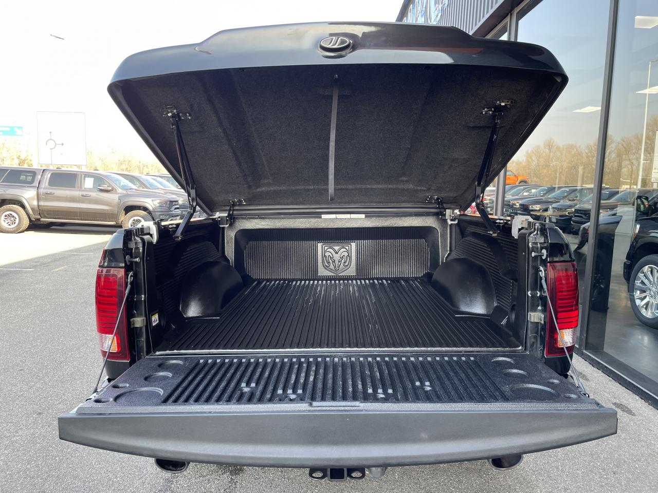 DODGE RAM 1500 CREWCAB SPORT BLACK PACKAGE 2017
