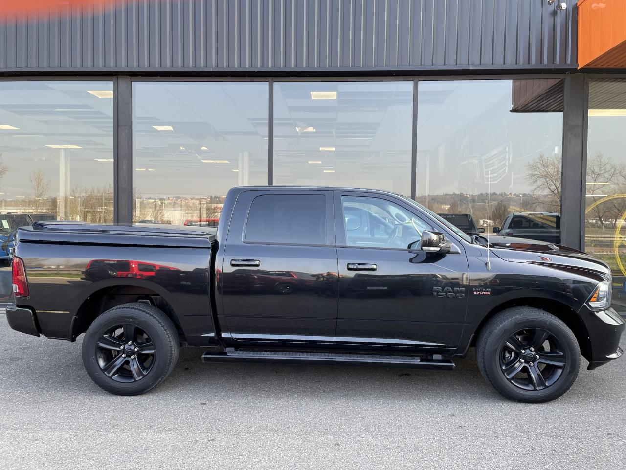 DODGE RAM 1500 CREWCAB SPORT BLACK PACKAGE 2017