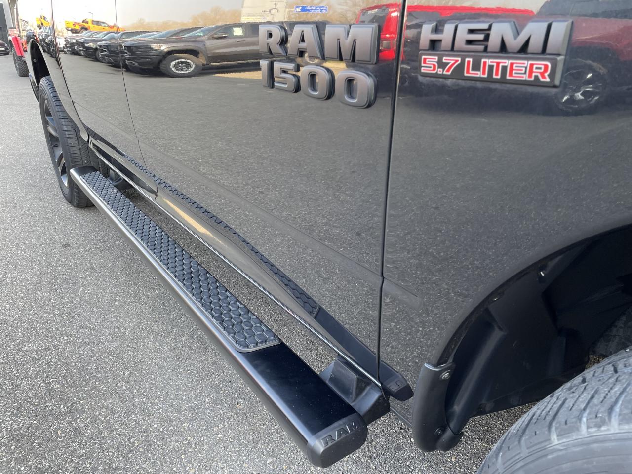 DODGE RAM 1500 CREWCAB SPORT BLACK PACKAGE 2017