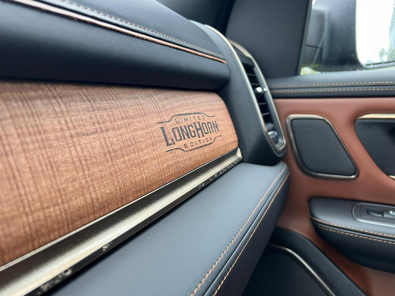 DODGE RAM 1500 CREW LONGHORN AIR RAMBOX