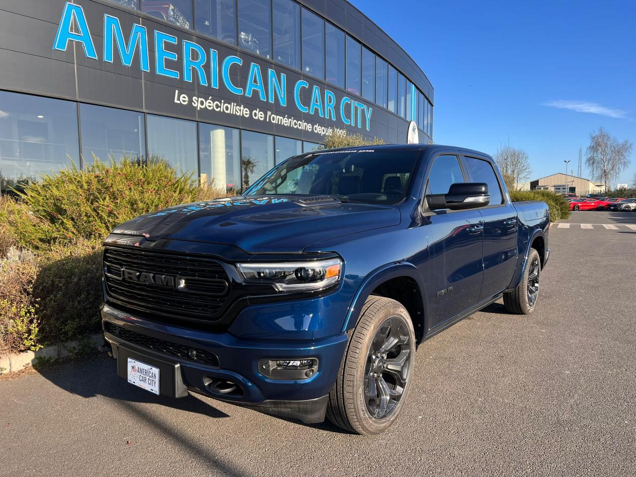 DODGE RAM 1500 Crew Limited Night Edition RAMBOX