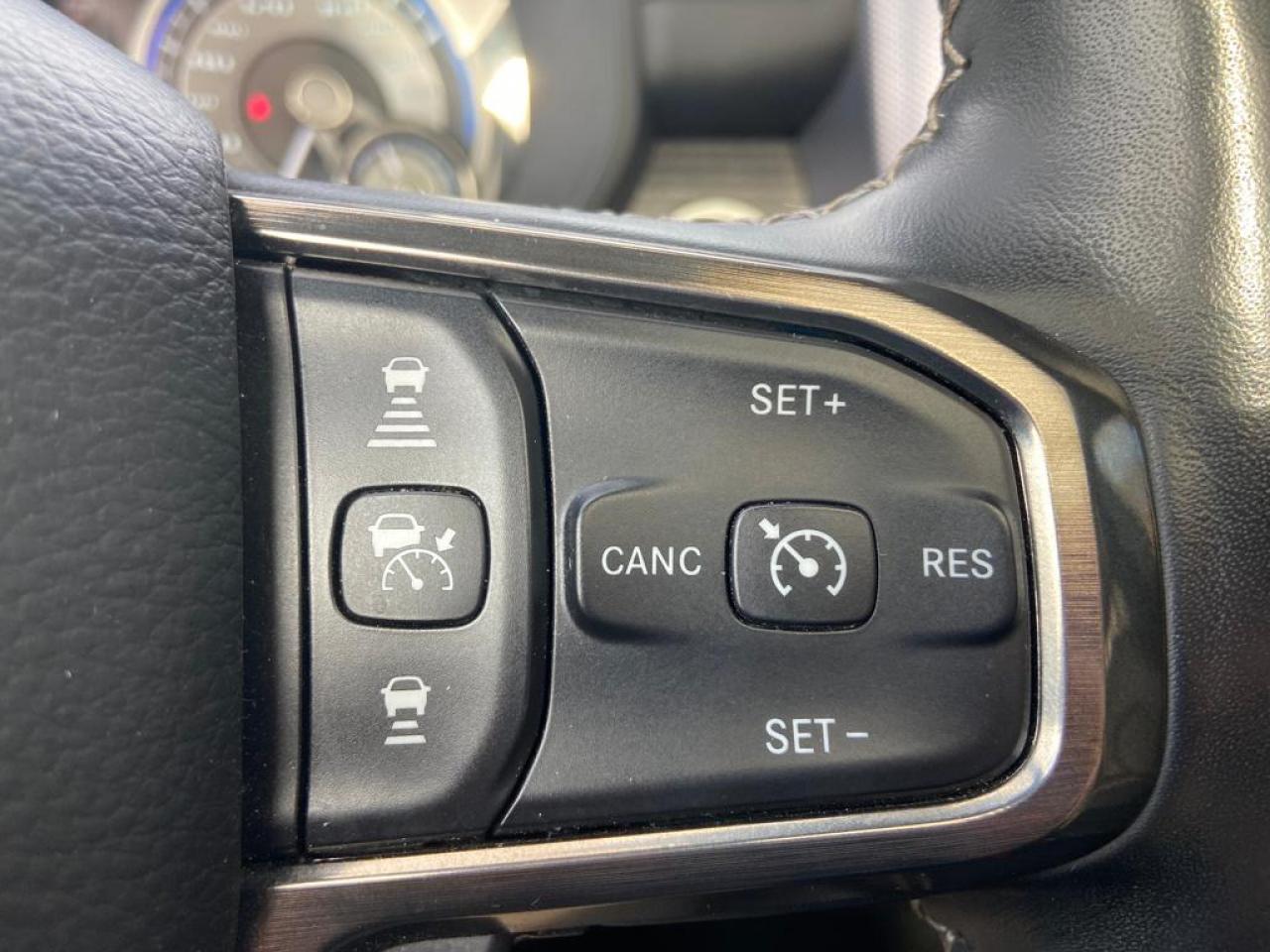 DODGE RAM 1500 CREW CAB LIMITED AIR