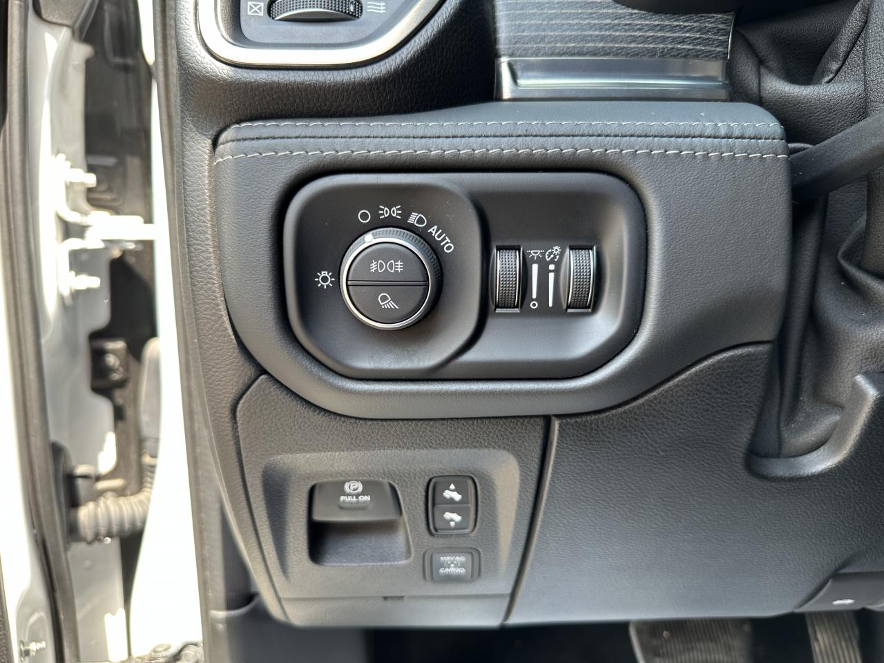 DODGE RAM 1500 CREW CAB LIMITED