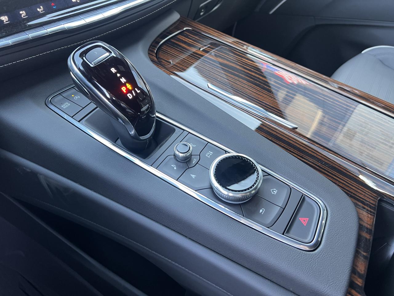 CADILLAC ESCALADE ESV Premium Luxury V8 6.2L