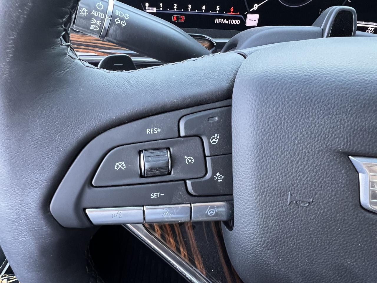 CADILLAC ESCALADE ESV Premium Luxury V8 6.2L
