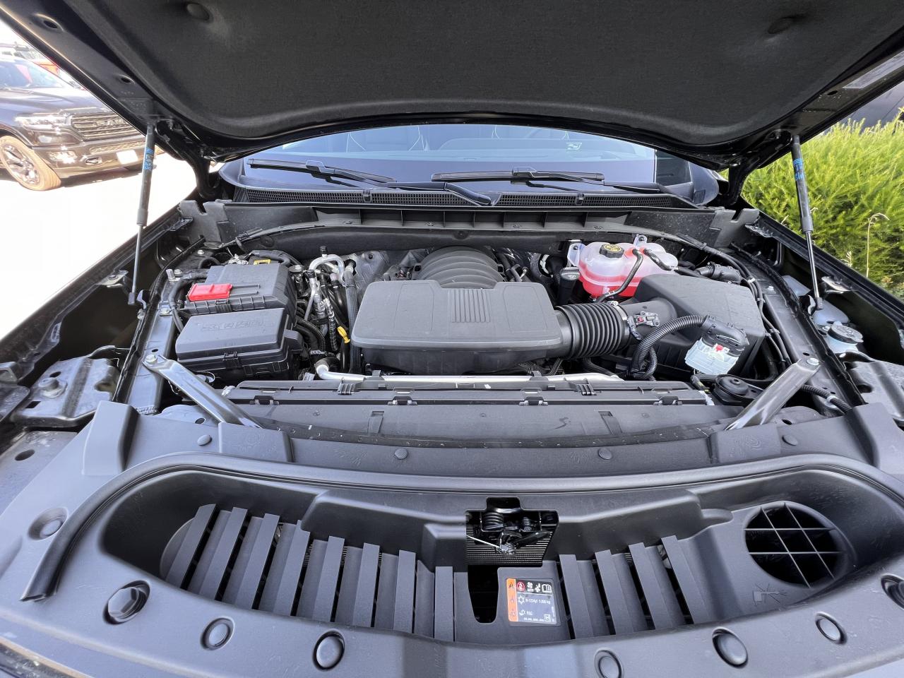 CADILLAC ESCALADE ESV Premium Luxury V8 6.2L