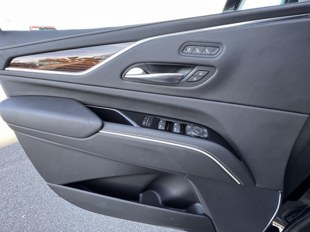CADILLAC ESCALADE ESV Premium Luxury V8 6.2L