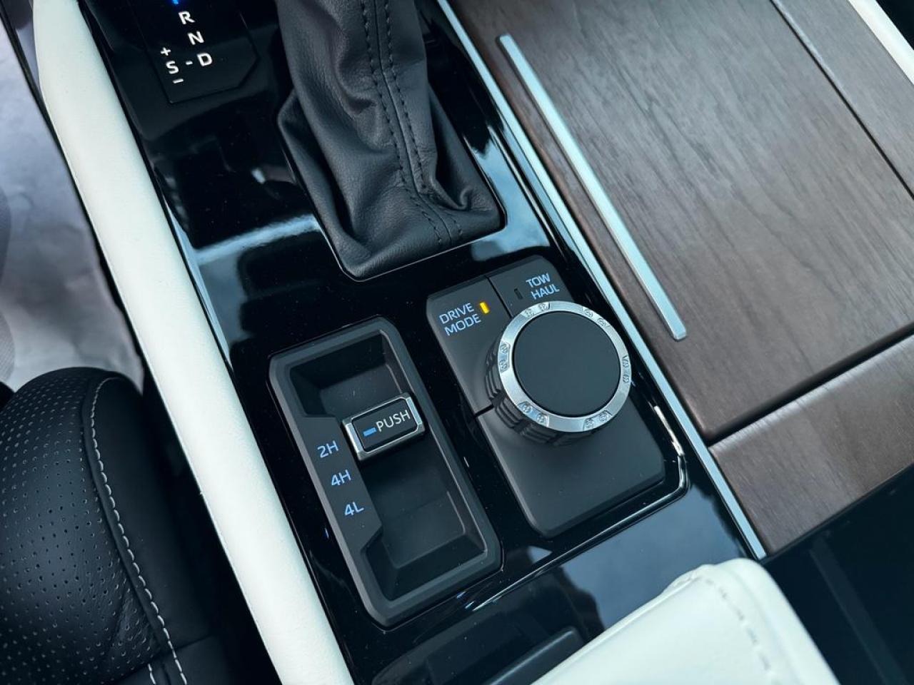 TOYOTA TUNDRA Crewmax CAPSTONE Hybrid