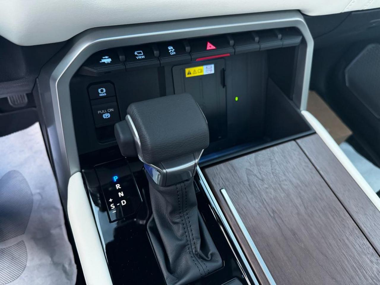 TOYOTA TUNDRA Crewmax CAPSTONE Hybrid