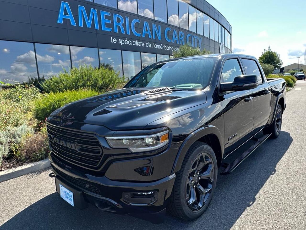 DODGE RAM 1500 CREW LIMITED NIGHT EDITION