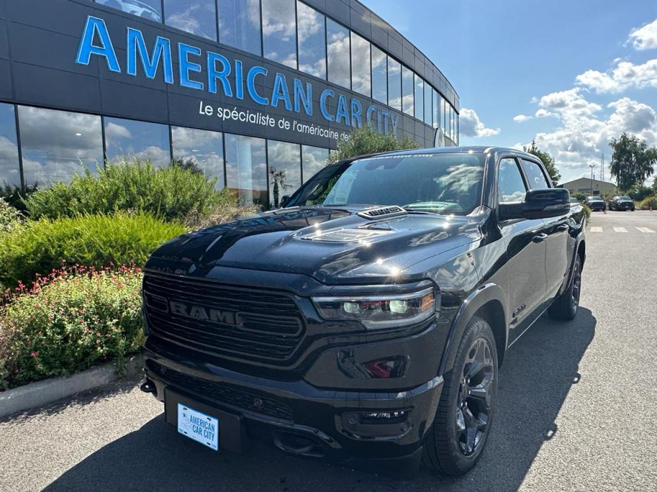 DODGE RAM 1500 CREW LIMITED NIGHT EDITION