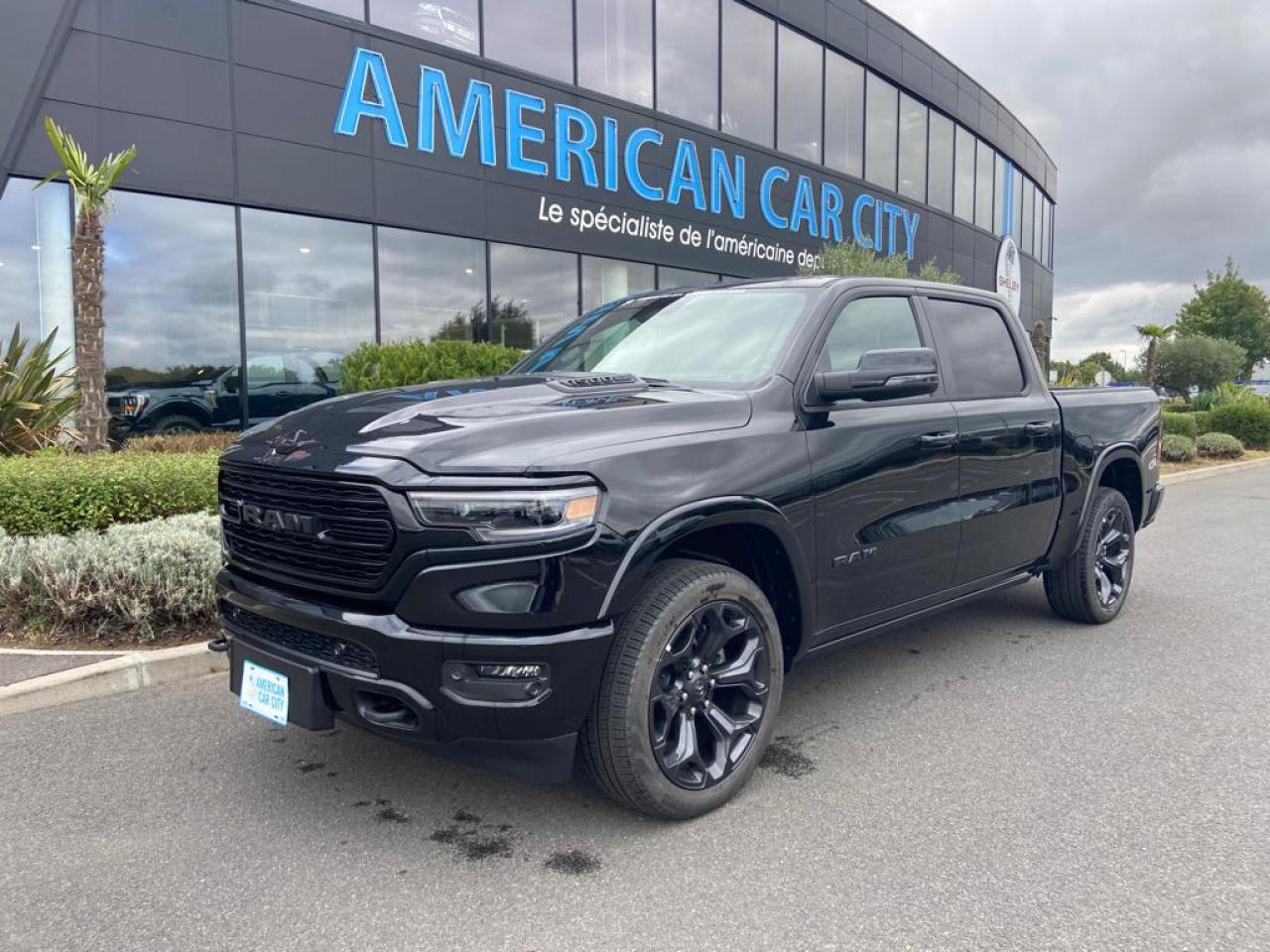 DODGE RAM 1500 CREW LIMITED NIGHT EDITION