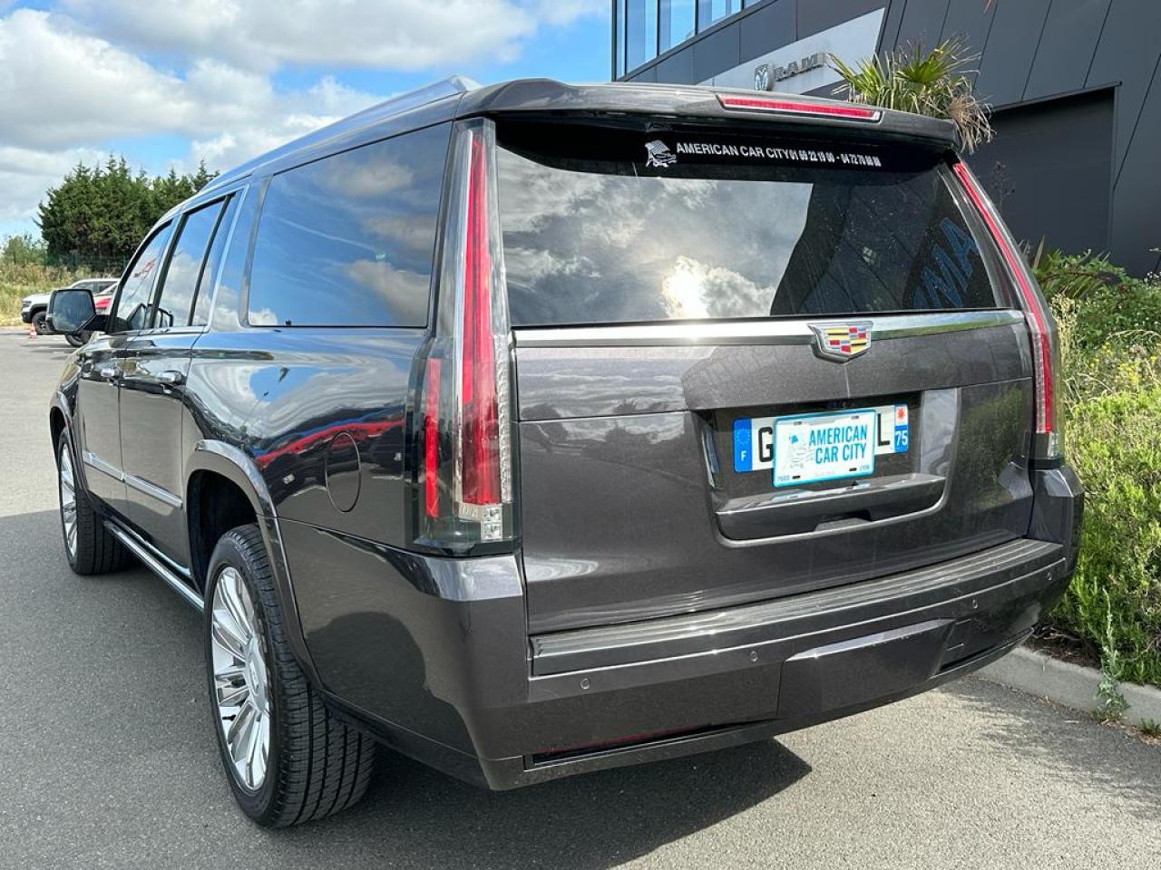 CADILLAC ESCALADE ESV Platinum V8 6.2L
