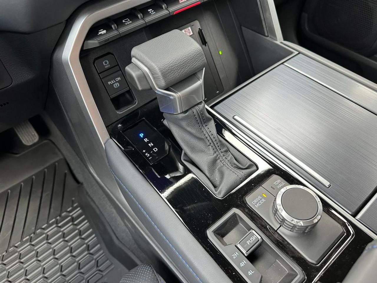 TOYOTA TUNDRA Crewmax PLATINUM HYBRID