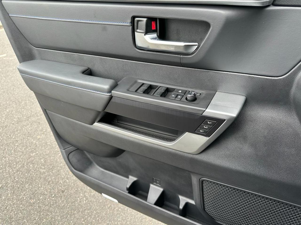 TOYOTA TUNDRA Crewmax PLATINUM HYBRID