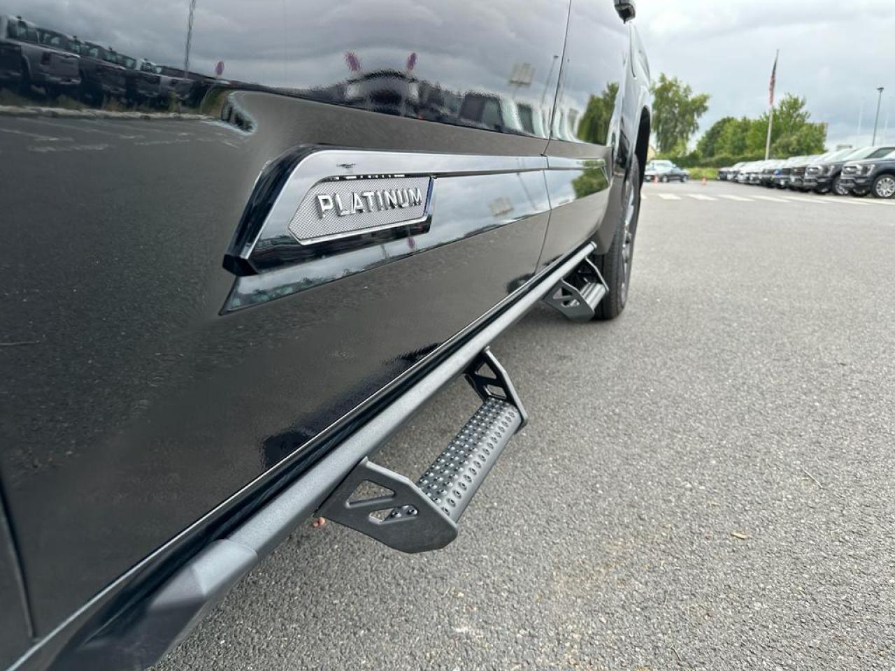 TOYOTA TUNDRA Crewmax PLATINUM HYBRID
