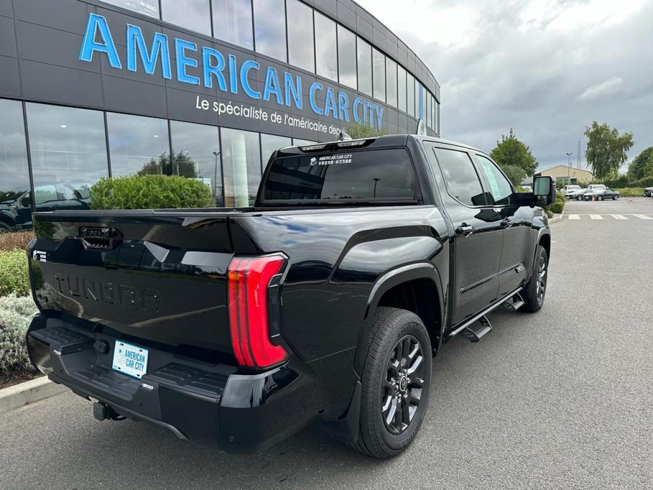 TOYOTA TUNDRA Crewmax PLATINUM HYBRID