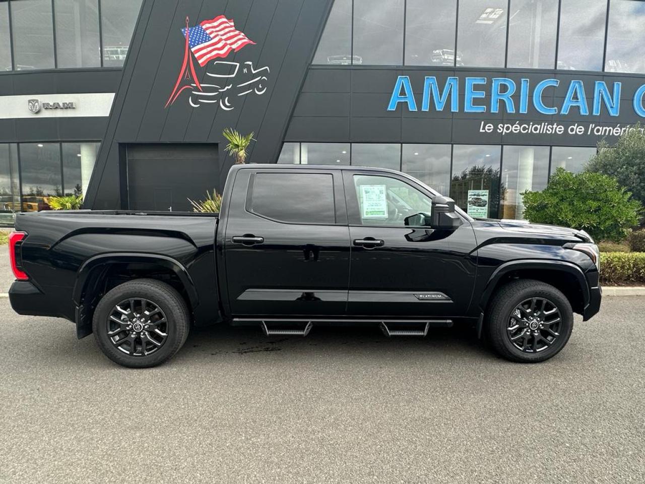 TOYOTA TUNDRA Crewmax PLATINUM HYBRID