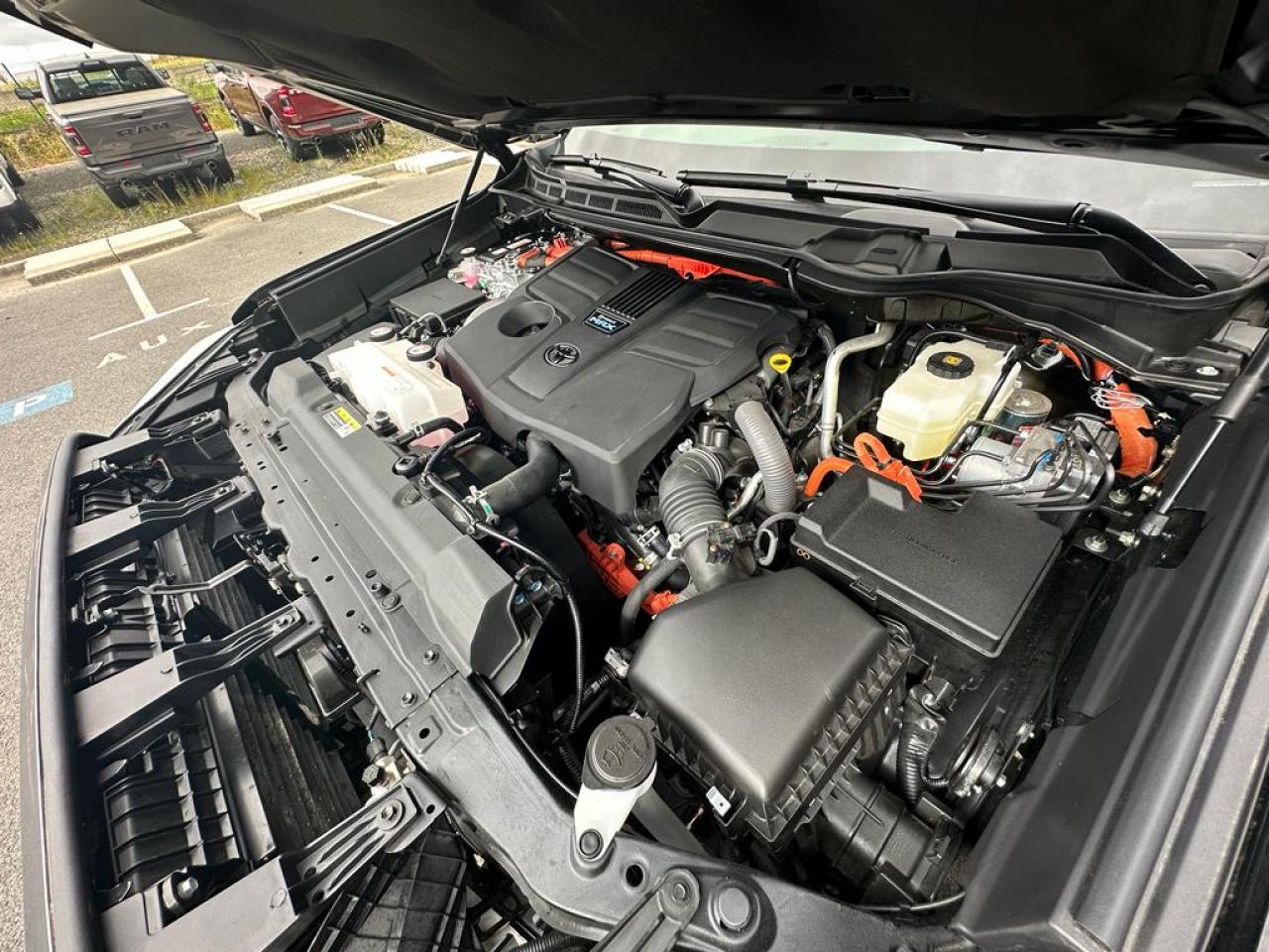 TOYOTA TUNDRA Crewmax PLATINUM HYBRID