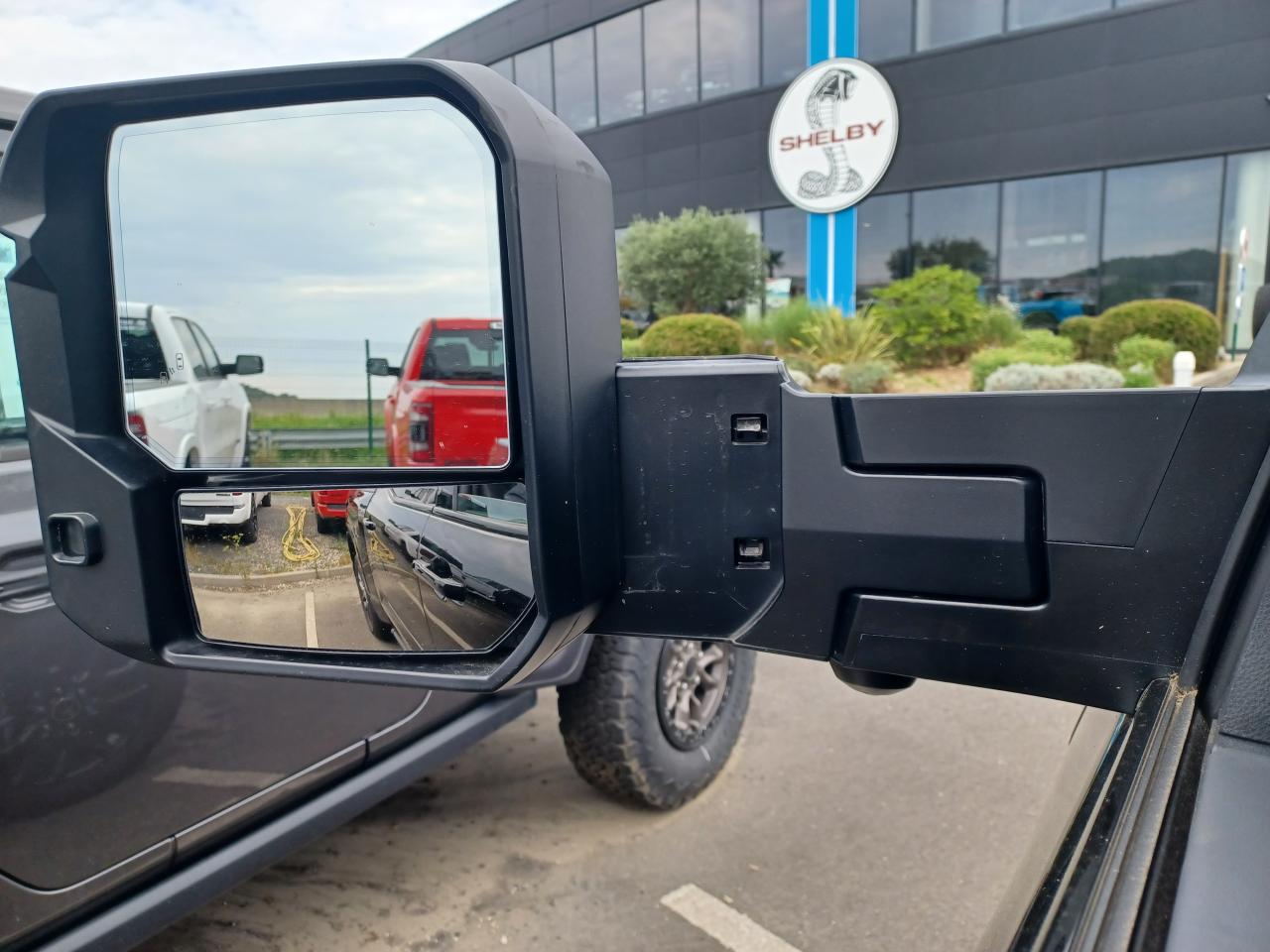 TOYOTA TUNDRA Crewmax PLATINUM HYBRID