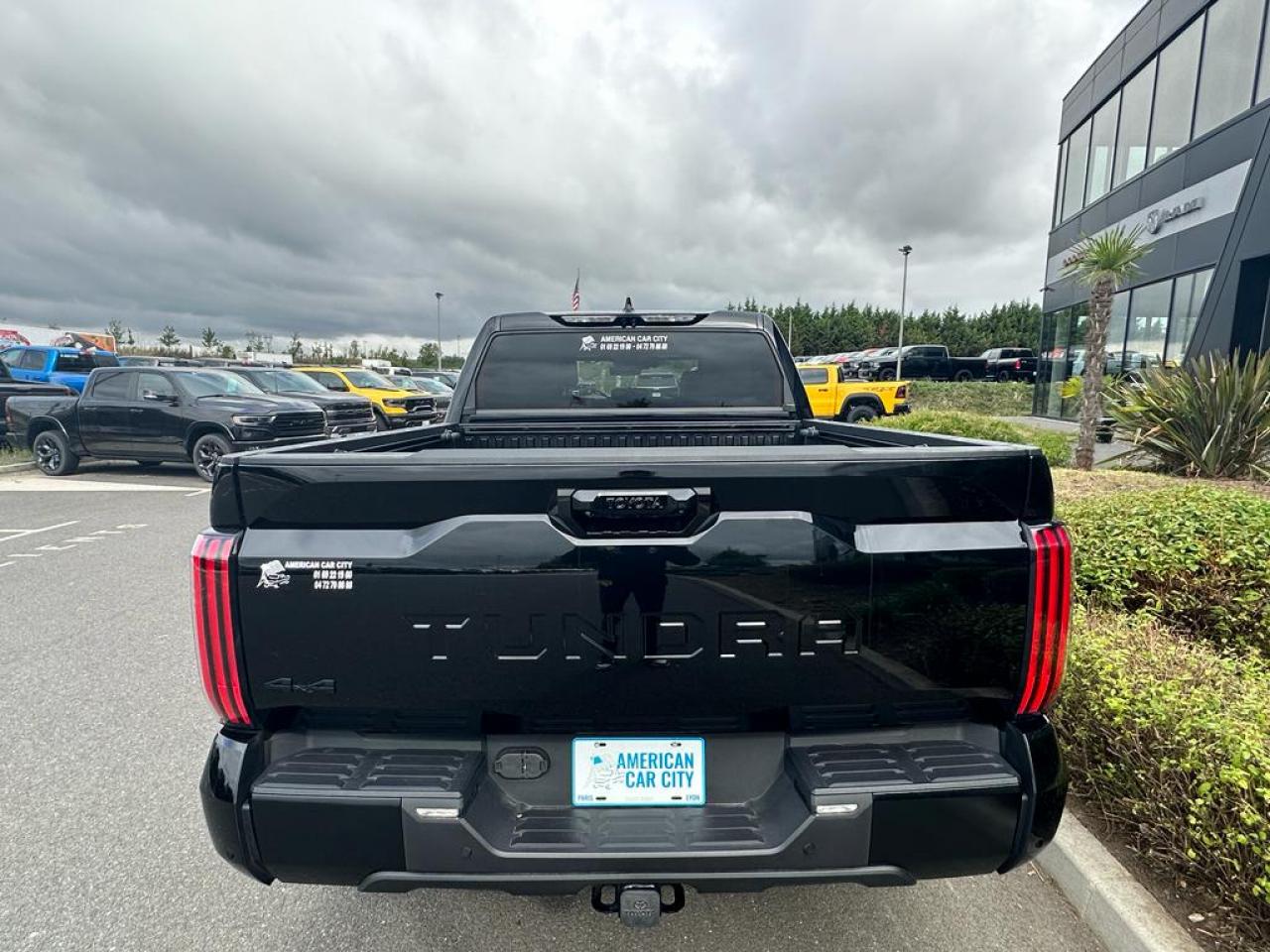TOYOTA TUNDRA Crewmax PLATINUM HYBRID