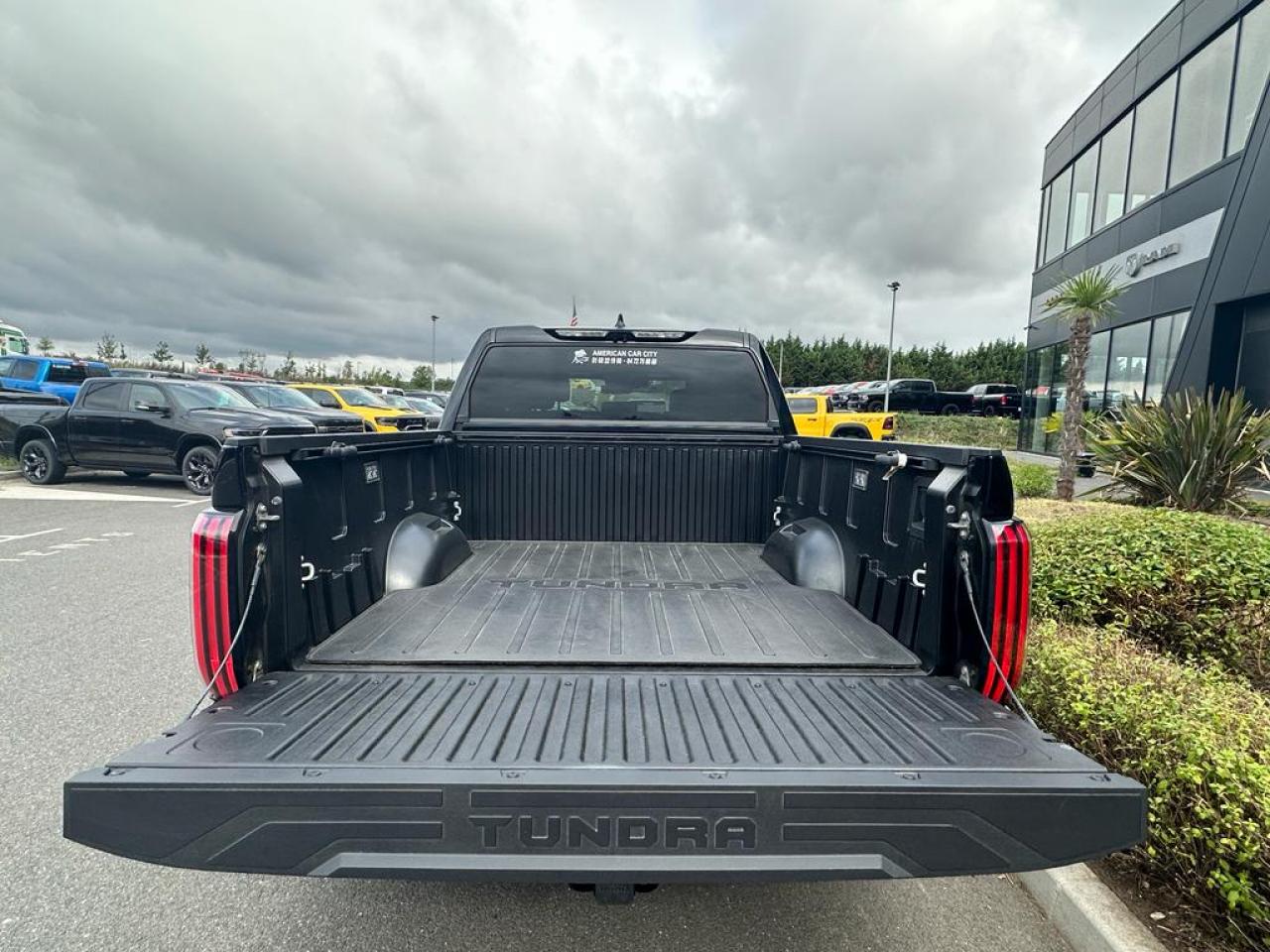 TOYOTA TUNDRA Crewmax PLATINUM HYBRID
