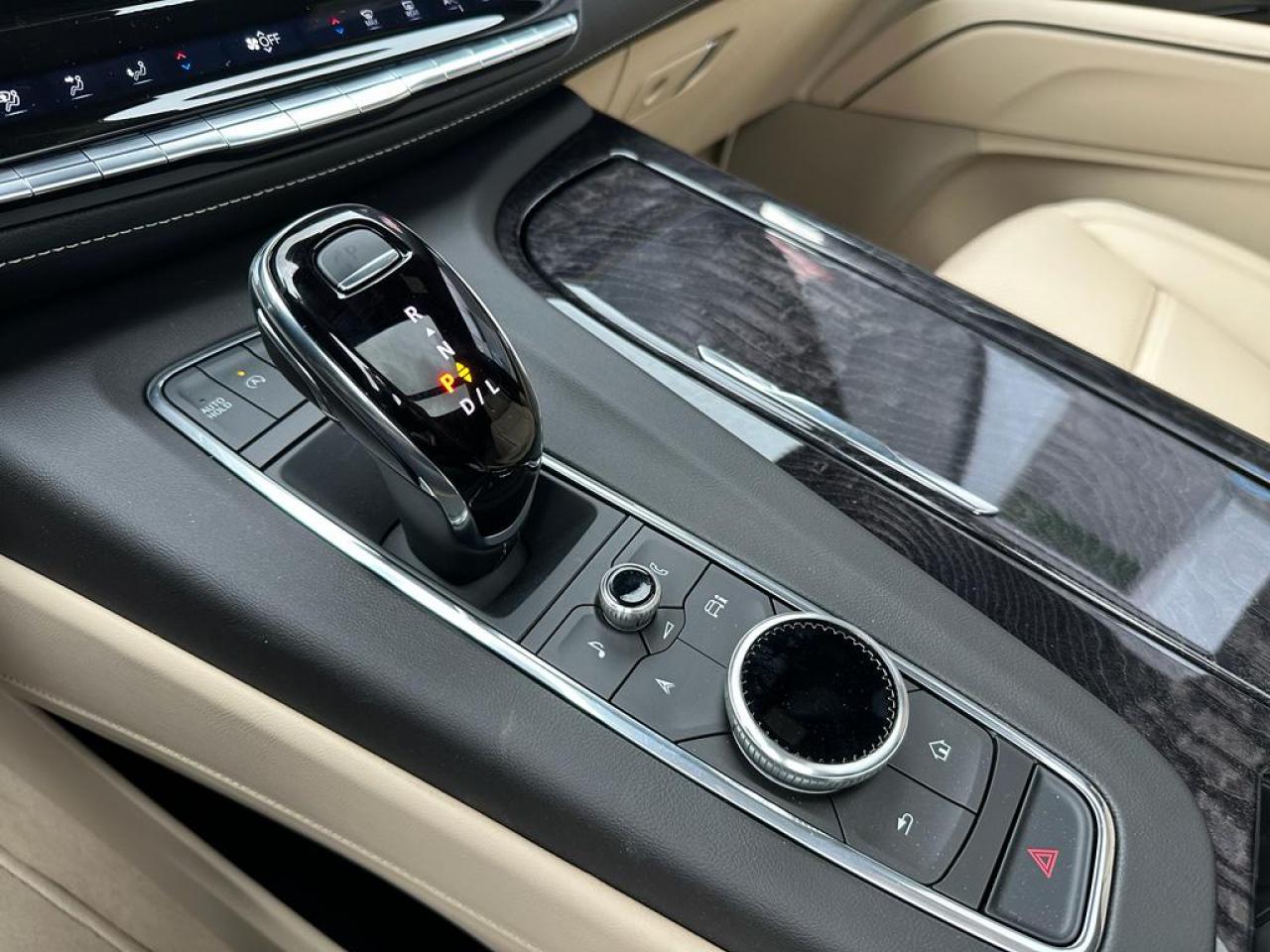 CADILLAC ESCALADE ESV Premium Luxury V8 6.2L